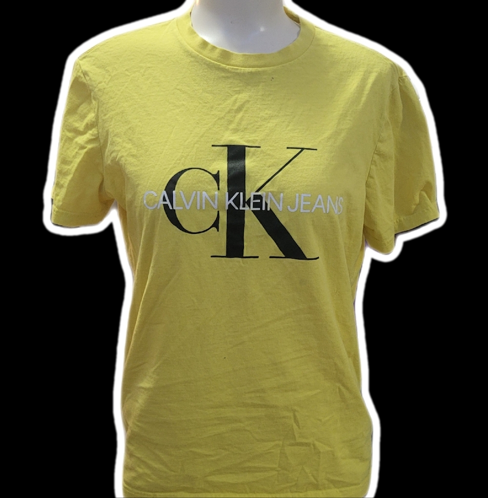 calvin klein jeans bright yellow logo tee ‧₊˚♪ 𝄞₊˚⊹